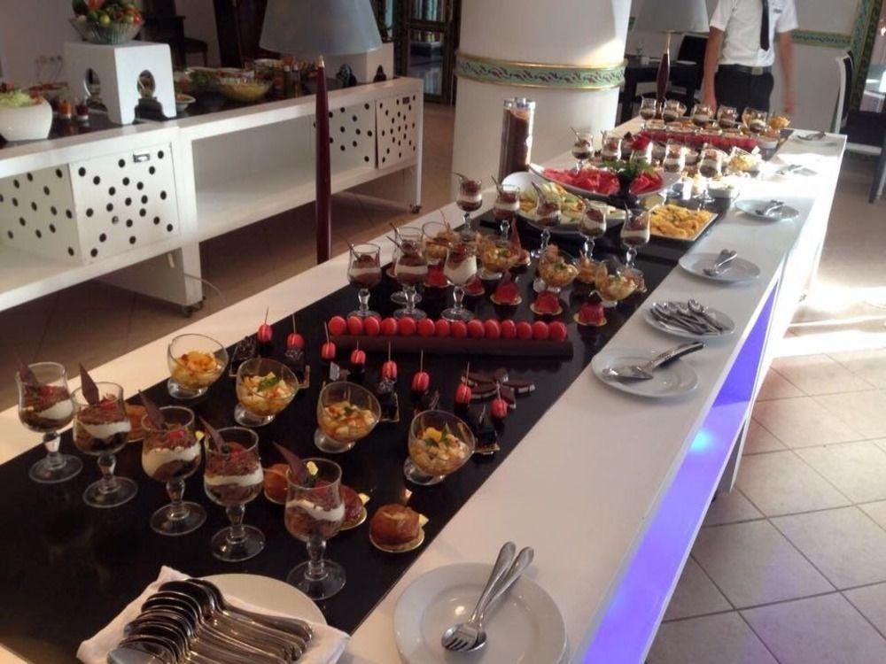 Mogador Aqua Fun & Spa Marrakesh Extérieur photo A dessert buffet