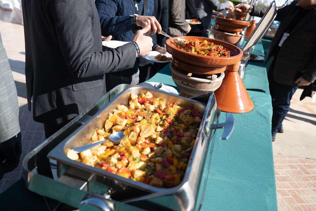 Mogador Aqua Fun & Spa Marrakesh Restaurant photo A buffet