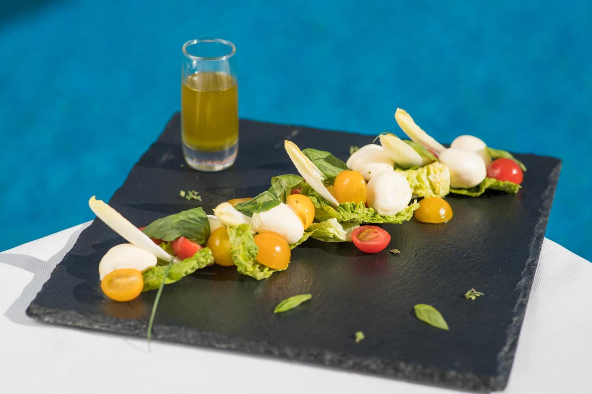 Mogador Aqua Fun & Spa Marrakesh Extérieur photo A salad with mozzarella